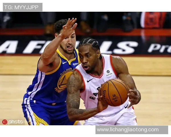 勇士与猛龙在2016年12月的激烈对决回顾与精彩瞬间分析